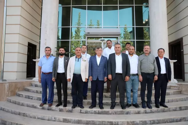 Gelecek Partisi Genel Başkanı Davutoğlu, ziyaretlerde bulundu