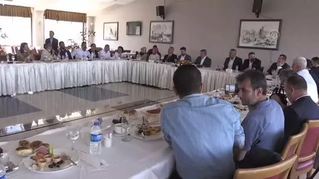 Gelecek Partisi Genel Başkanı Davutoğlu, ziyaretlerde bulundu