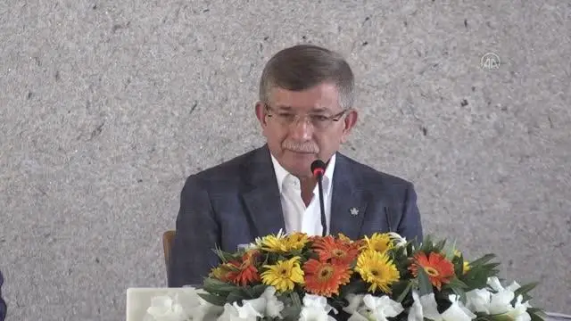 Gelecek Partisi Genel Başkanı Davutoğlu, ziyaretlerde bulundu