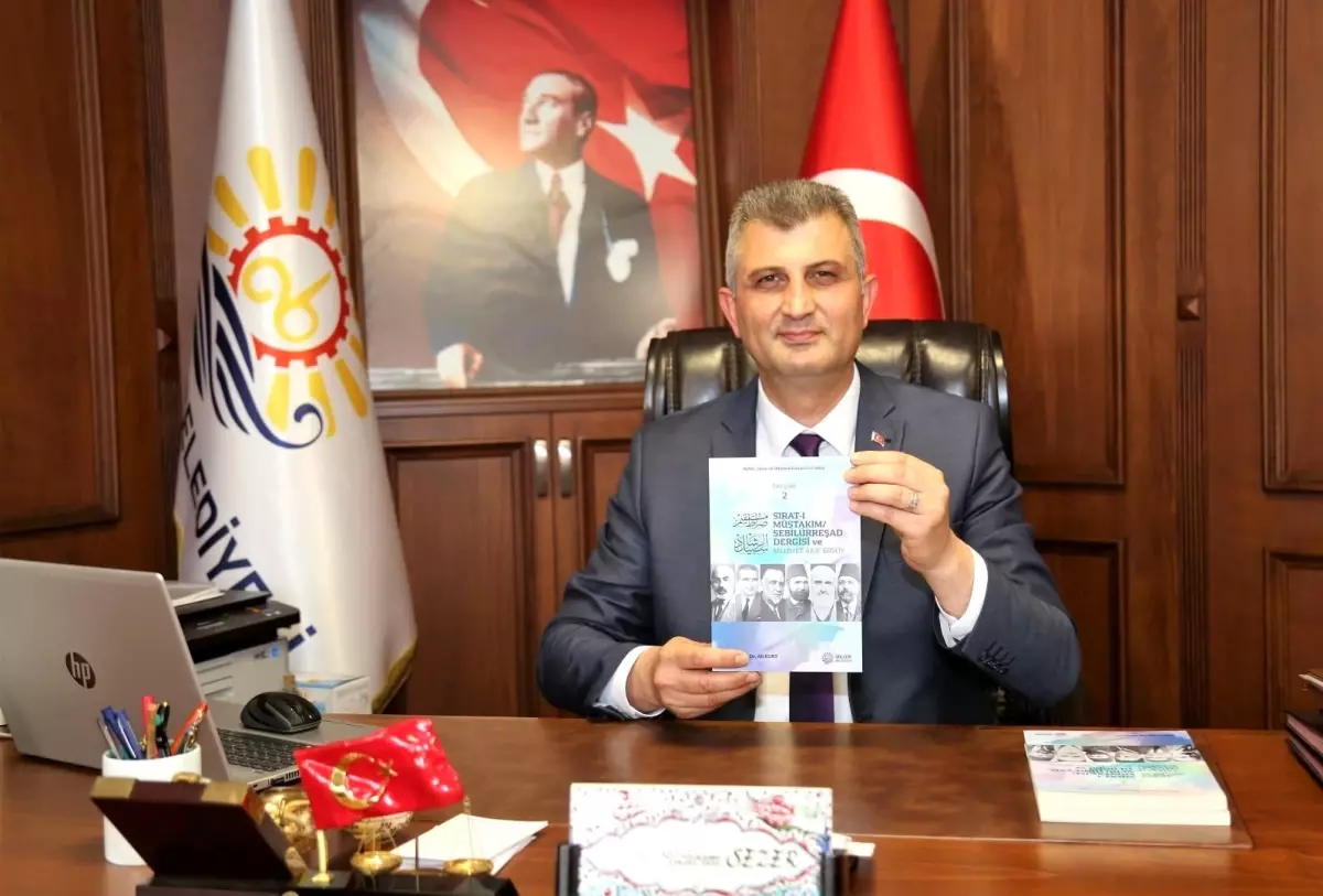 Gölcük Belediyesi, Mehmet Akif Ersoy kitabı yayınladı