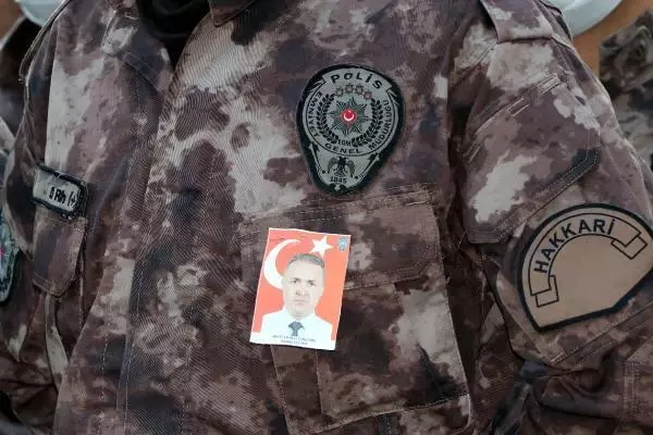 Son dakika haber... HAKKARİ EMNİYET MÜDÜR YARDIMCISI CEVHER, POLİS MEMURUNUN SALDIRISINDA ŞEHİT OLDU
