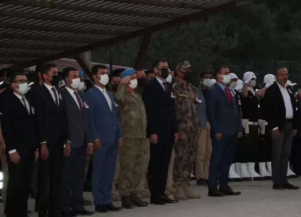 Son dakika haber... HAKKARİ EMNİYET MÜDÜR YARDIMCISI CEVHER, POLİS MEMURUNUN SALDIRISINDA ŞEHİT OLDU
