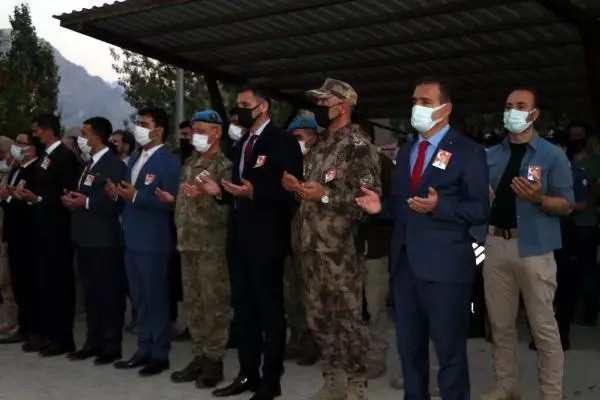 Son dakika haber... HAKKARİ EMNİYET MÜDÜR YARDIMCISI CEVHER, POLİS MEMURUNUN SALDIRISINDA ŞEHİT OLDU