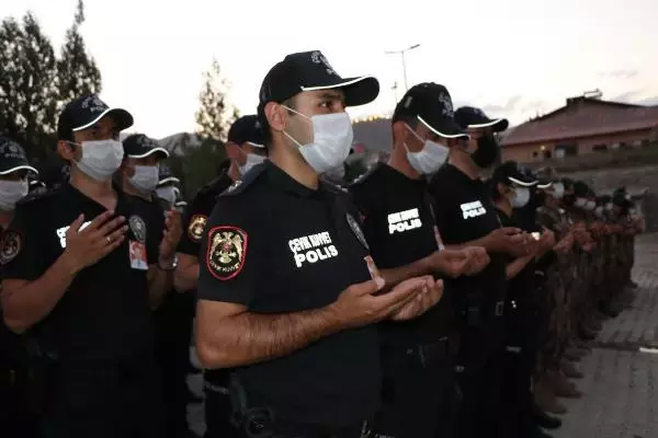 Son dakika haber... HAKKARİ EMNİYET MÜDÜR YARDIMCISI CEVHER, POLİS MEMURUNUN SALDIRISINDA ŞEHİT OLDU