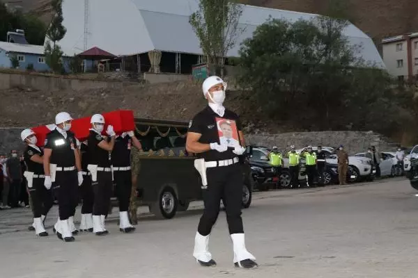 Son dakika haber... HAKKARİ EMNİYET MÜDÜR YARDIMCISI CEVHER, POLİS MEMURUNUN SALDIRISINDA ŞEHİT OLDU