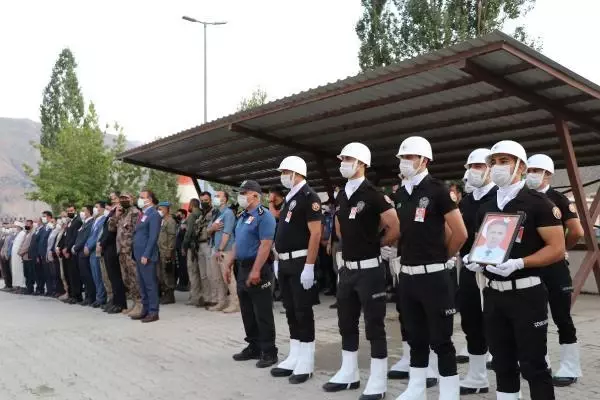 Son dakika haber... HAKKARİ EMNİYET MÜDÜR YARDIMCISI CEVHER, POLİS MEMURUNUN SALDIRISINDA ŞEHİT OLDU