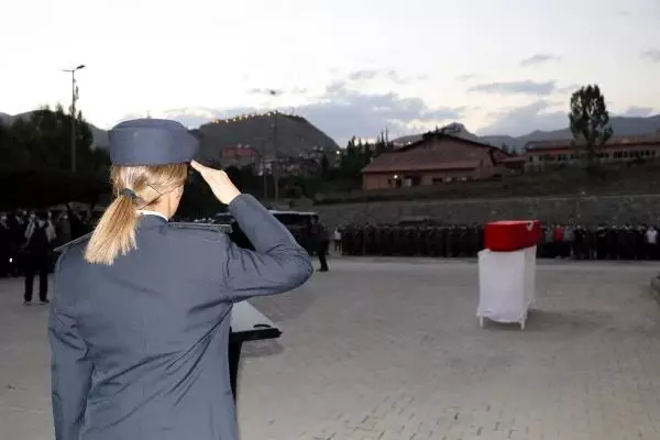 Son dakika haber... HAKKARİ EMNİYET MÜDÜR YARDIMCISI CEVHER, POLİS MEMURUNUN SALDIRISINDA ŞEHİT OLDU