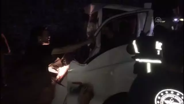 Kamyon ile kamyonet çarpıştı: 1 yaralı