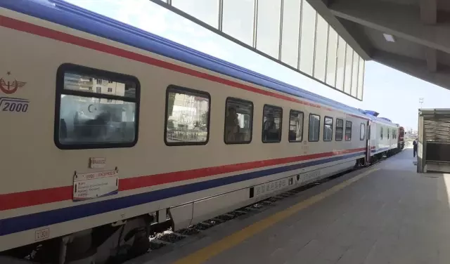 Kovid-19 nedeniyle ara verilen Doğu Ekspresi'nin Kars-Ankara seferi yeniden başladı (2)