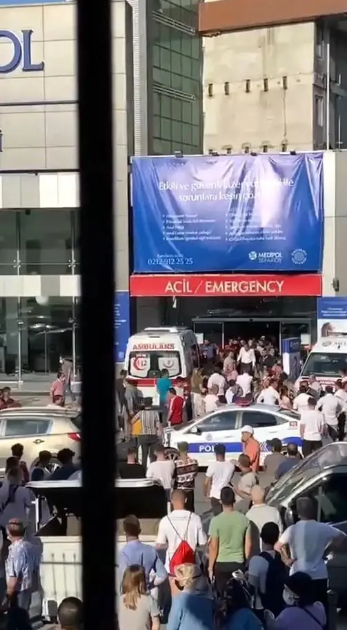 Küçükçekmece'de iki aile arasında kız alma verme kavgası: 2 yaralı