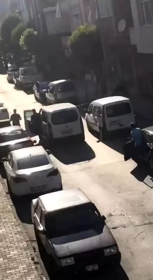 Küçükçekmece'de iki aile arasında kız alma verme kavgası: 2 yaralı