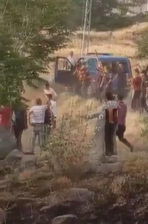 MAHALLE DÜĞÜNÜNDE KAVGA ÇIKTI, JANDARMA UYARI ATEŞİYLE SONLANDIRDI