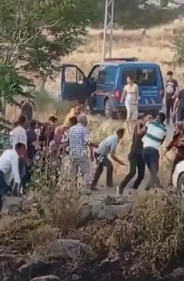MAHALLE DÜĞÜNÜNDE KAVGA ÇIKTI, JANDARMA UYARI ATEŞİYLE SONLANDIRDI