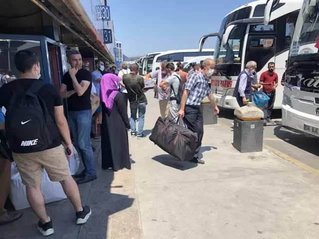 Otogarda yoğunluk başladı, erken rezervasyon öneriliyor Otogarda yoğunluk başladı, erken rezervasyon öneriliyor