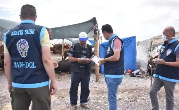 Son dakika: Polis çadırları gezip, kurban satıcılarına sahte para uyarısı yaptı
