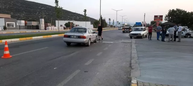 Seyir halindeki otomobil öndeki araca çarptı: 2 yaralı