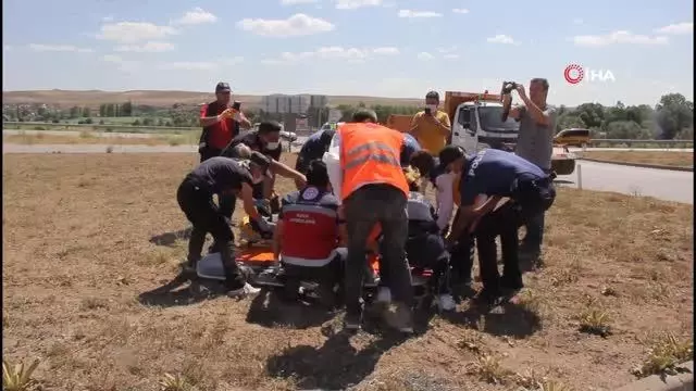 Sivas'ta otomobil ile hafif ticari araç çarpıştı: 6 yaralı