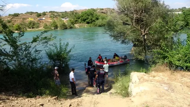 Su seviyesi yükseldi 3 genç ırmakta mahsur kaldı
