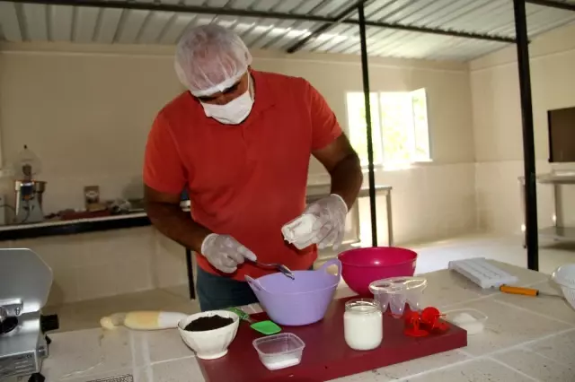 Tescilli dutu una çevirdi, kek ve dondurmada kullandı