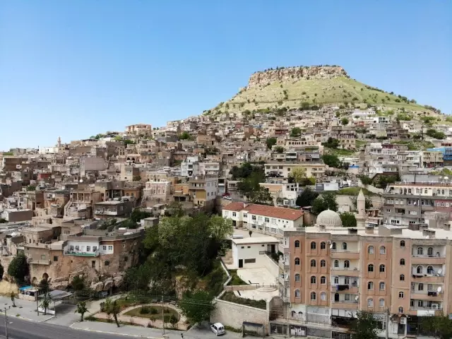 Turist akını esnafın yüzünü güldürdü Turist akını esnafın yüzünü güldürdü