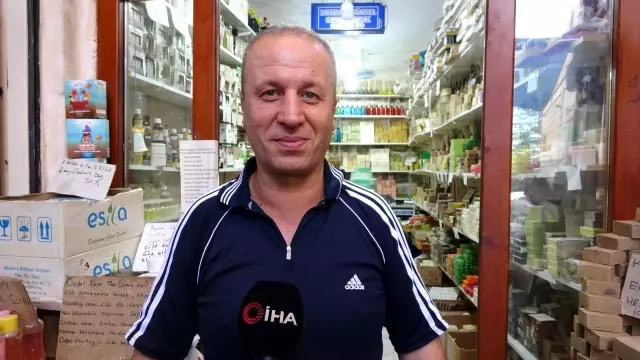 Turist akını esnafın yüzünü güldürdü