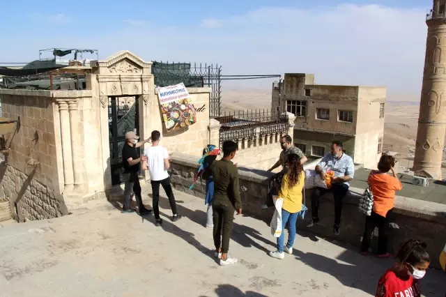 Turist akını esnafın yüzünü güldürdü