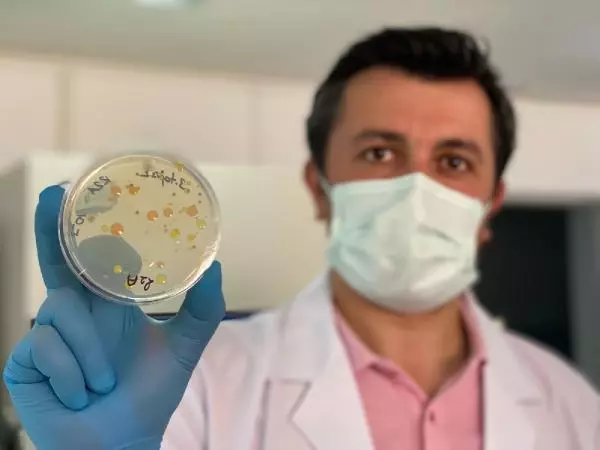 TÜRK BİLİM ADAMLARI, 6 ÜLKEDE 60 YENİ TÜR BAKTERİ KEŞFETTİ