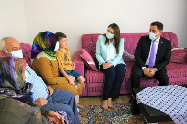 Vali Masatlı'dan şehidin oğluna akülü araba 3 Vali Masatlı'dan şehidin oğluna akülü araba
