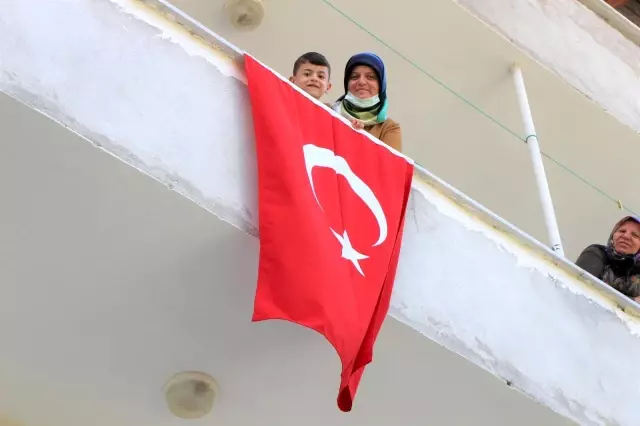 Vali Masatlı'dan şehidin oğluna akülü araba 4 Vali Masatlı'dan şehidin oğluna akülü araba
