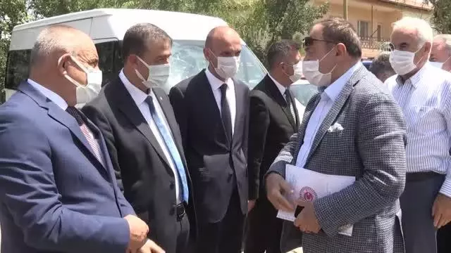 Veysel Eroğlu: 'Tamamen damlama sulama yaparsak sıkıntı olmaz' Veysel Eroğlu: 'Tamamen damlama sulama yaparsak sıkıntı olmaz'