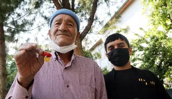 13 YAŞINDAKİ ERDEM BULDUĞU ALTINI 'BENİM' DİYEN KADINA VERMEDİ, GERÇEK SAHİBİNE ULAŞTIRDI 13 YAŞINDAKİ ERDEM BULDUĞU ALTINI 'BENİM' DİYEN KADINA VERMEDİ, GERÇEK SAHİBİNE ULAŞTIRDI