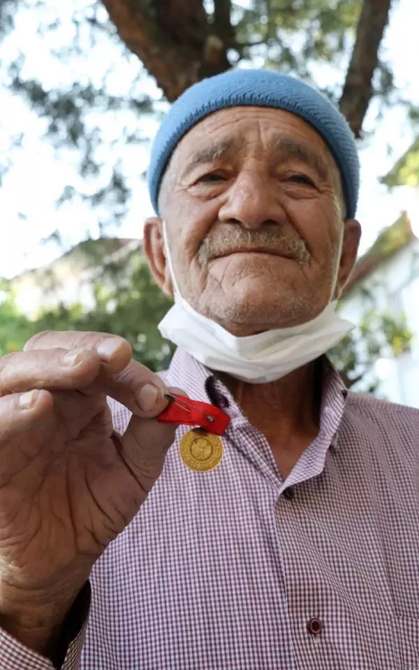 13 YAŞINDAKİ ERDEM BULDUĞU ALTINI 'BENİM' DİYEN KADINA VERMEDİ, GERÇEK SAHİBİNE ULAŞTIRDI