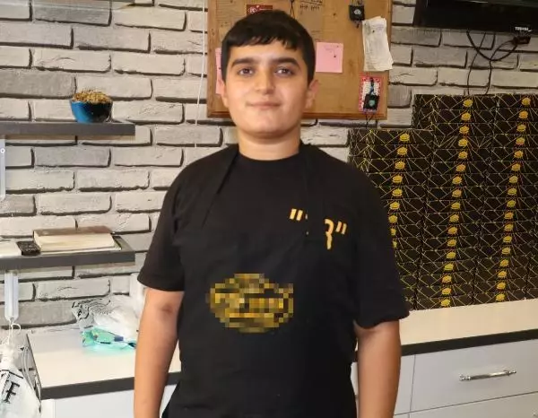 13 YAŞINDAKİ ERDEM BULDUĞU ALTINI 'BENİM' DİYEN KADINA VERMEDİ, GERÇEK SAHİBİNE ULAŞTIRDI