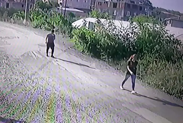 Son Dakika | Adım adım takip edip genç kıza dehşeti yaşattı: Takip anları kamerada Son Dakika | Adım adım takip edip genç kıza dehşeti yaşattı: Takip anları kamerada