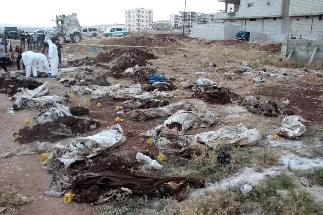 Afrin'de PKK/YPG/PYD vahşeti ortaya çıktıAfrin'de toprağa gömülü 35 kişinin cansız bedeni bulundu