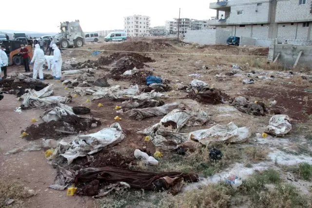 Afrin'de PKK/YPG/PYD vahşeti ortaya çıktıAfrin'de toprağa gömülü 35 kişinin cansız bedeni bulundu