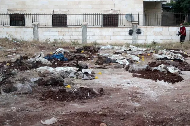 Afrin'de PKK/YPG/PYD vahşeti ortaya çıktıAfrin'de toprağa gömülü 35 kişinin cansız bedeni bulundu
