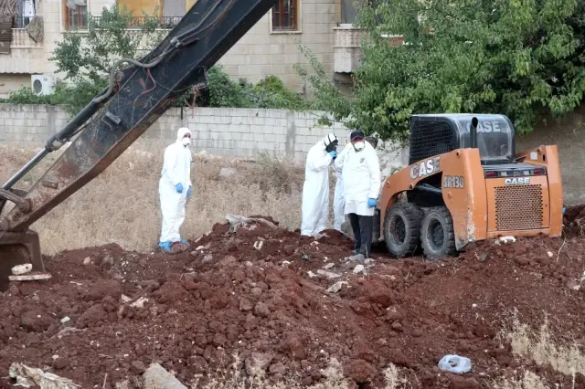 Afrin'de PKK/YPG/PYD vahşeti ortaya çıktıAfrin'de toprağa gömülü 35 kişinin cansız bedeni bulundu