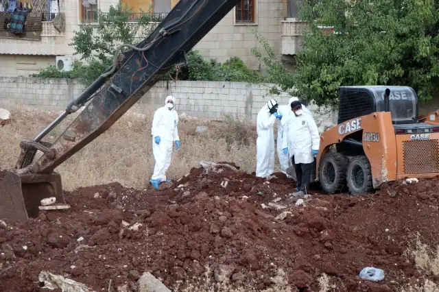 Afrin'de PKK/YPG/PYD vahşeti ortaya çıktıAfrin'de toprağa gömülü 35 kişinin cansız bedeni bulundu