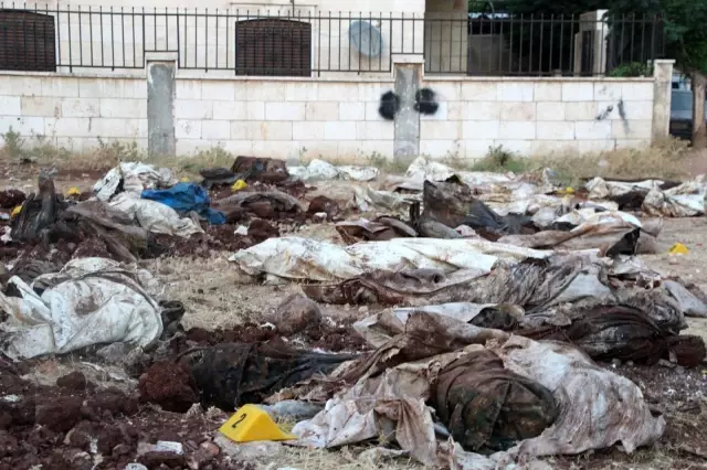 Afrin'de PKK/YPG/PYD vahşeti ortaya çıktıAfrin'de toprağa gömülü 35 kişinin cansız bedeni bulundu