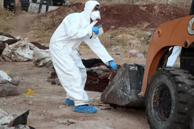 Afrin'de PKK/YPG/PYD vahşeti ortaya çıktıAfrin'de toprağa gömülü 35 kişinin cansız bedeni bulundu