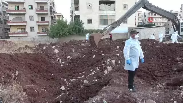 Afrin'de PKK/YPG/PYD vahşeti ortaya çıktıAfrin'de toprağa gömülü 35 kişinin cansız bedeni bulundu Afrin'de PKK/YPG/PYD vahşeti ortaya çıktıAfrin'de toprağa gömülü 35 kişinin cansız bedeni bulundu