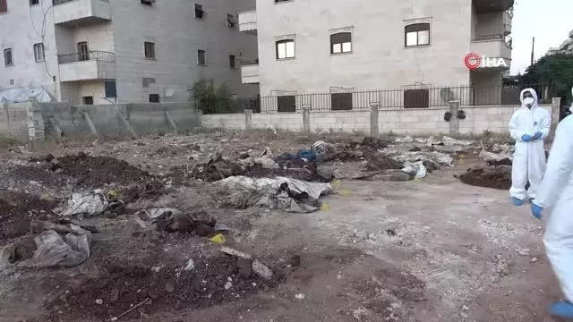 Afrin'de PKK/YPG/PYD vahşeti ortaya çıktıAfrin'de toprağa gömülü 35 kişinin cansız bedeni bulundu