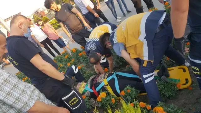 İki otomobil çarpıştı: 3 yaralı 4 İki otomobil çarpıştı: 3 yaralı