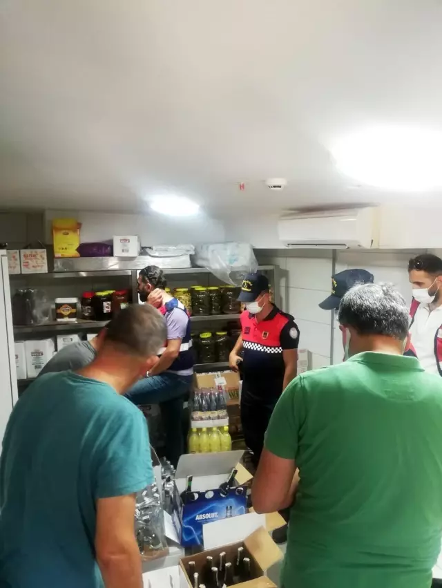 Antalya'da 25 litre sahte içki ele geçirildi