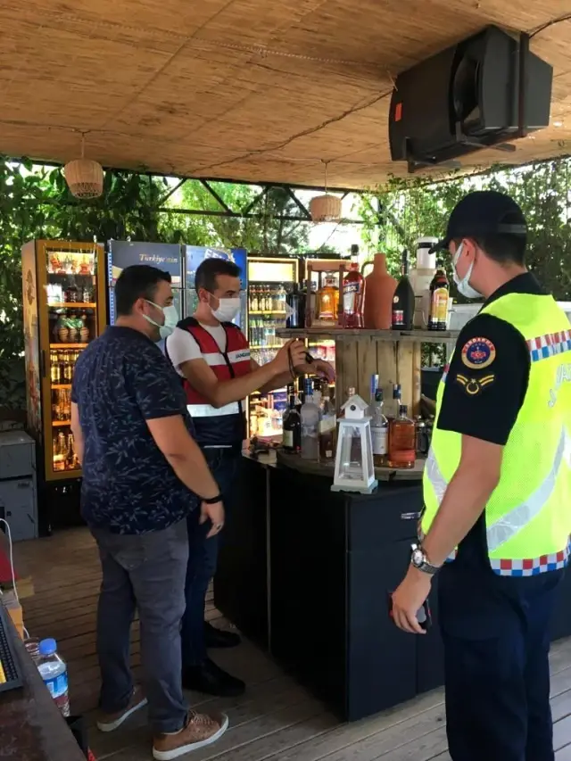 Antalya'da 25 litre sahte içki ele geçirildi