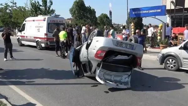 ARNAVUTKÖY'DE EHLİYETSİZ SÜRÜCÜNÜN KULLANDIĞI OTOMOBİL TAKLA ATTI