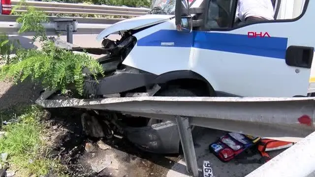 Son dakika haber | ATAŞEHİR'DE KAZA YAPAN KAMYONET SÜRÜCÜSÜ SICAKTAN KENDİMDEN GEÇMİŞİM