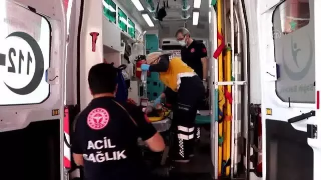 Babasının kullandığı otomobilin çarptığı çocuk ağır yaralandı Babasının kullandığı otomobilin çarptığı çocuk ağır yaralandı