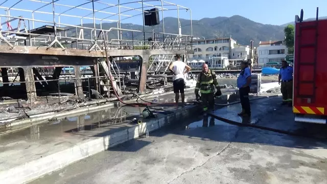 Balıkesir'de tur teknesindeki yangın söndürüldü